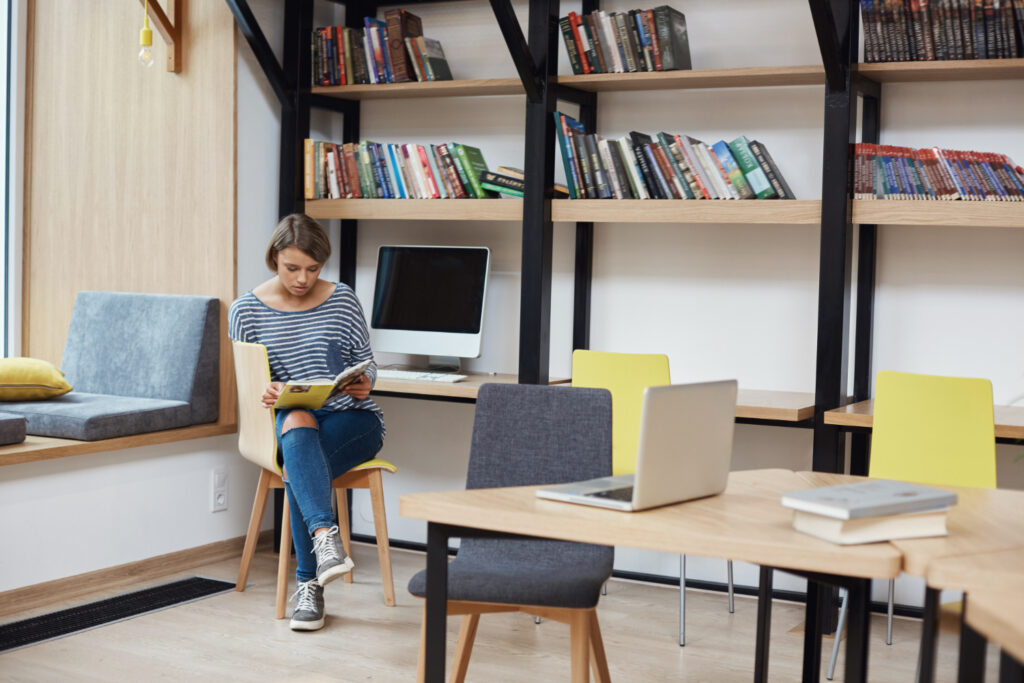 How Do Bespoke Wall Bookshelves Transform Home Office Spaces in Dublin?